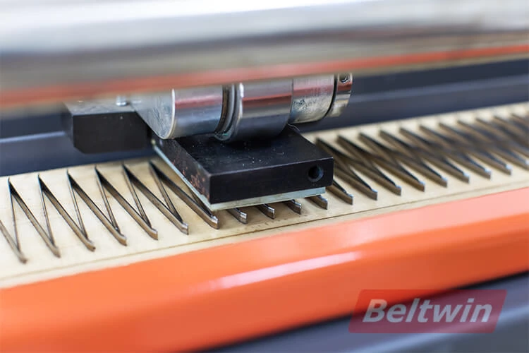 Manual PVC PU Belt Finger Puncher TC300-1500