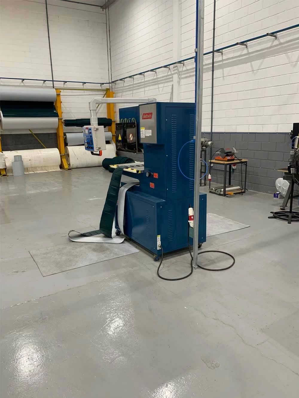 QA-1000 700mm High Frequency Belt Welding Machine For Belt V-Guide/Cleat/Sidewall