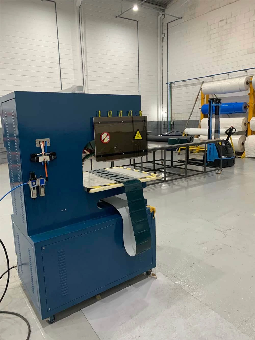 QA-1000 700mm High Frequency Belt Welding Machine For Belt V-Guide/Cleat/Sidewall