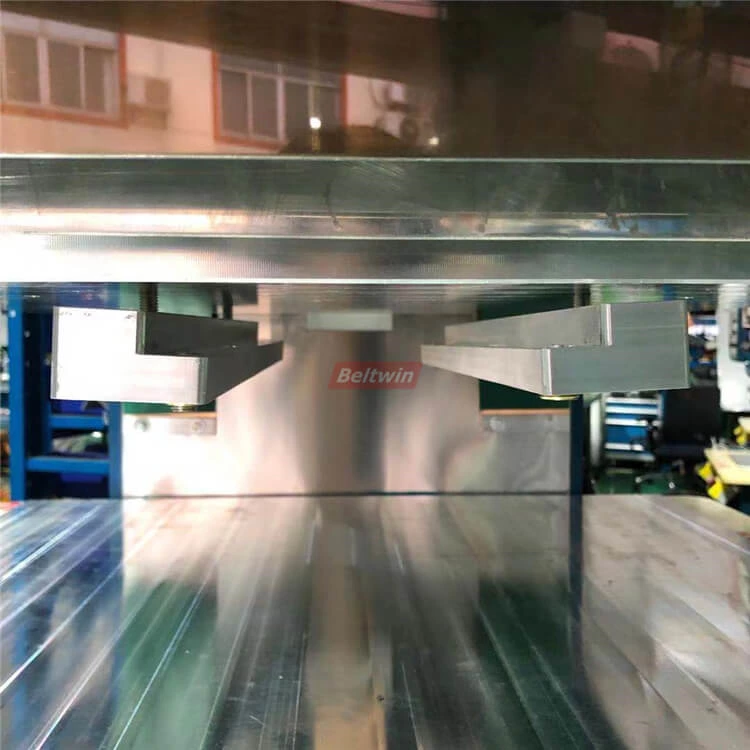 Fix The Cleat/Sidewall Mold On Upper Platen Of High Frequency Machine