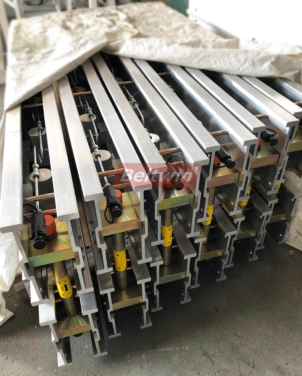 Beltwin hydraulic type vulcanizer delivery to Iran!