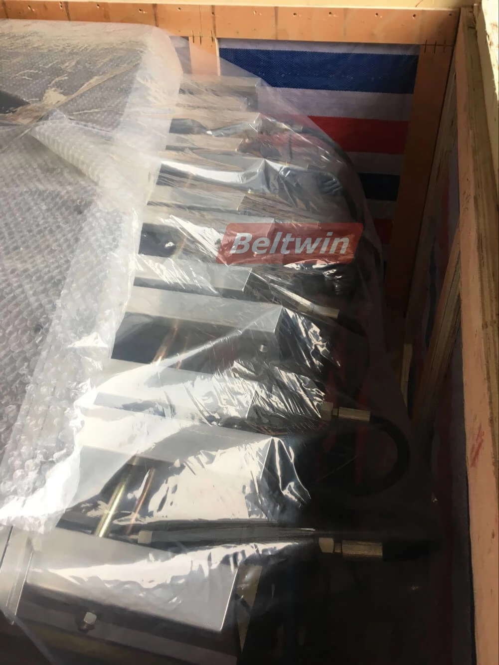 Beltwin hydraulic type vulcanizer delivery to Iran!