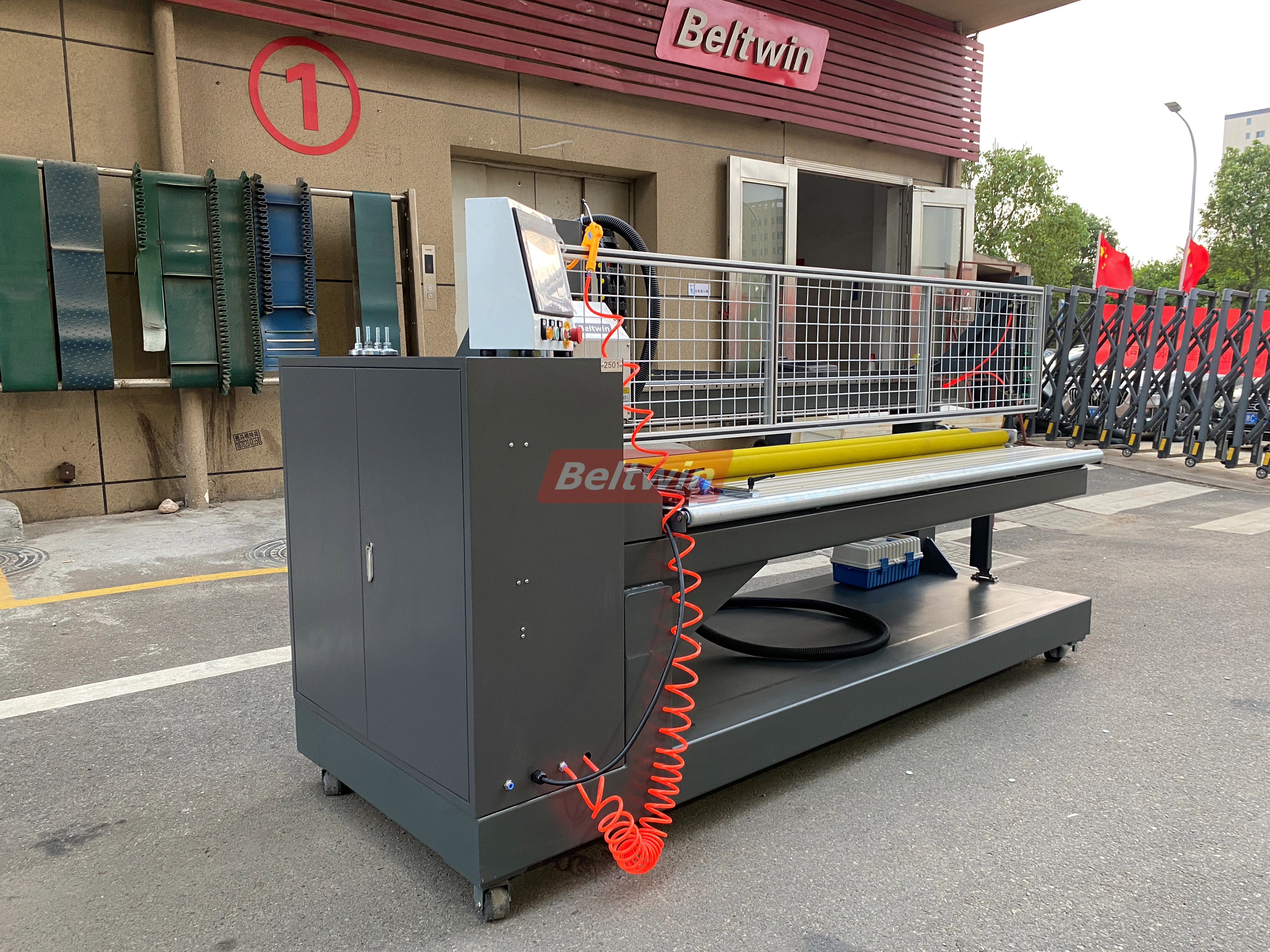 PVC/PU Belt Perforating Machine TD1100-3200