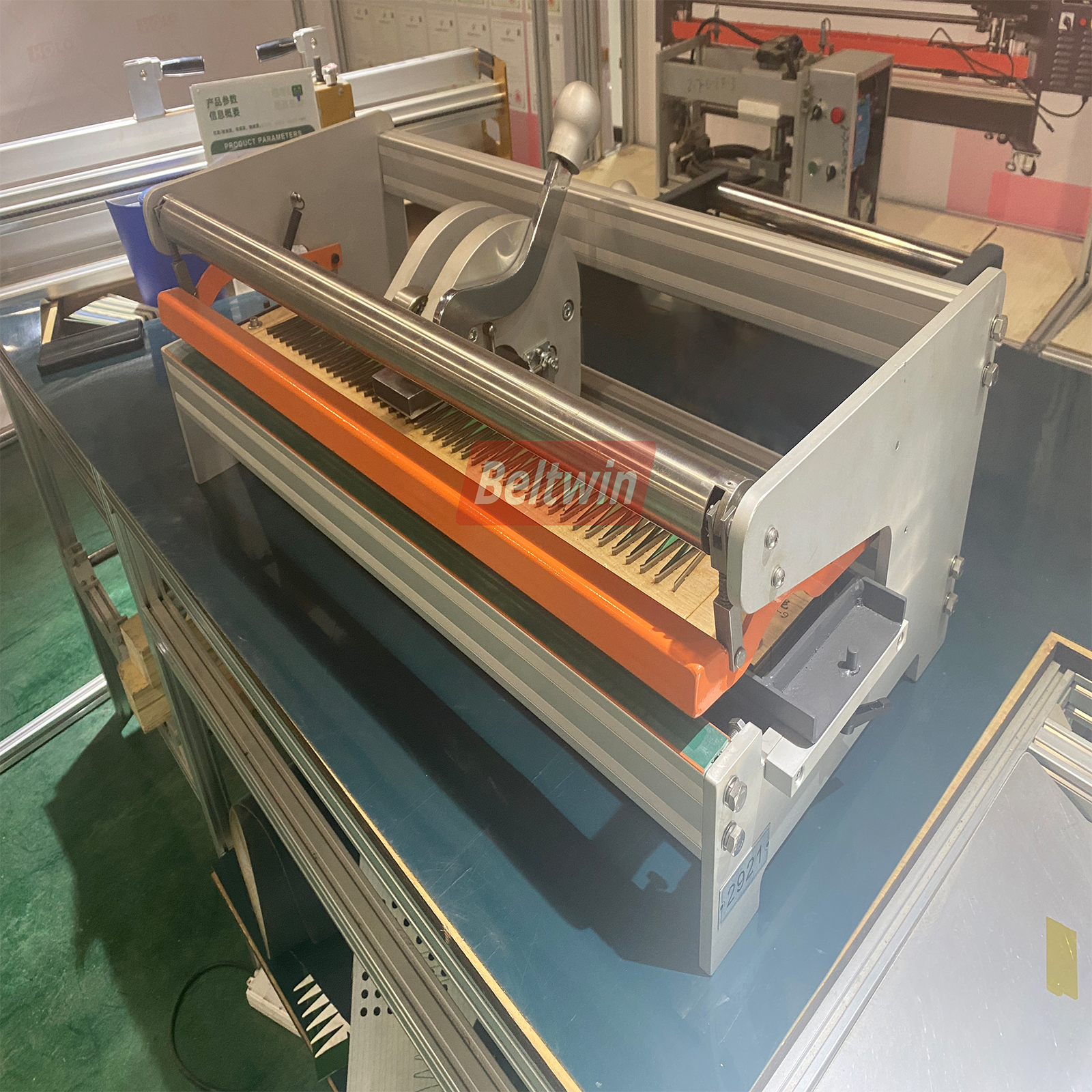 Amercian Style Conveyor Belt Fingers Punching Machine For PVC PU Belt