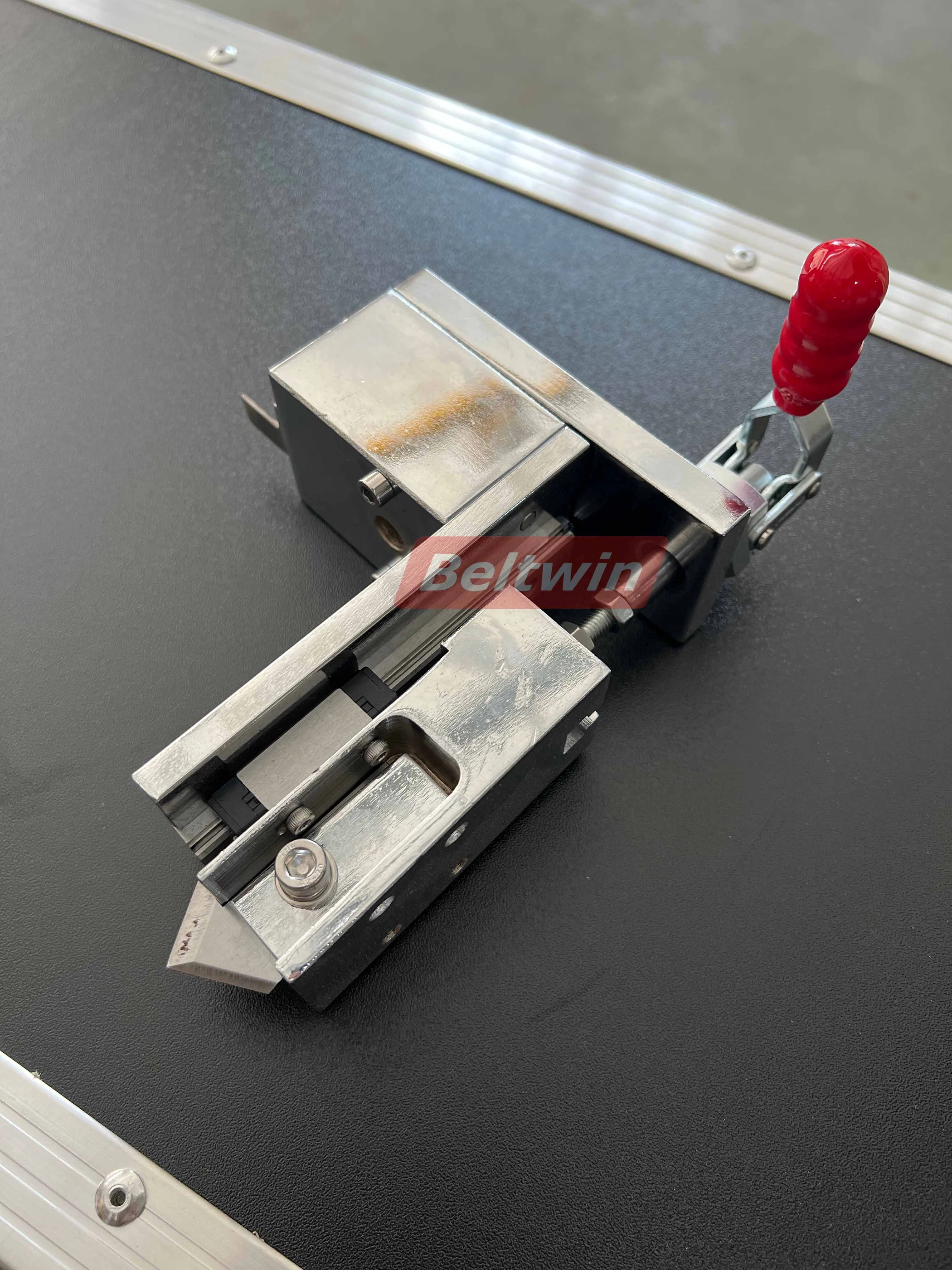 Beltwin PVC/PU Belt Slitter Without Winders/Conveyor belt Cutting Machine CA2000-3200