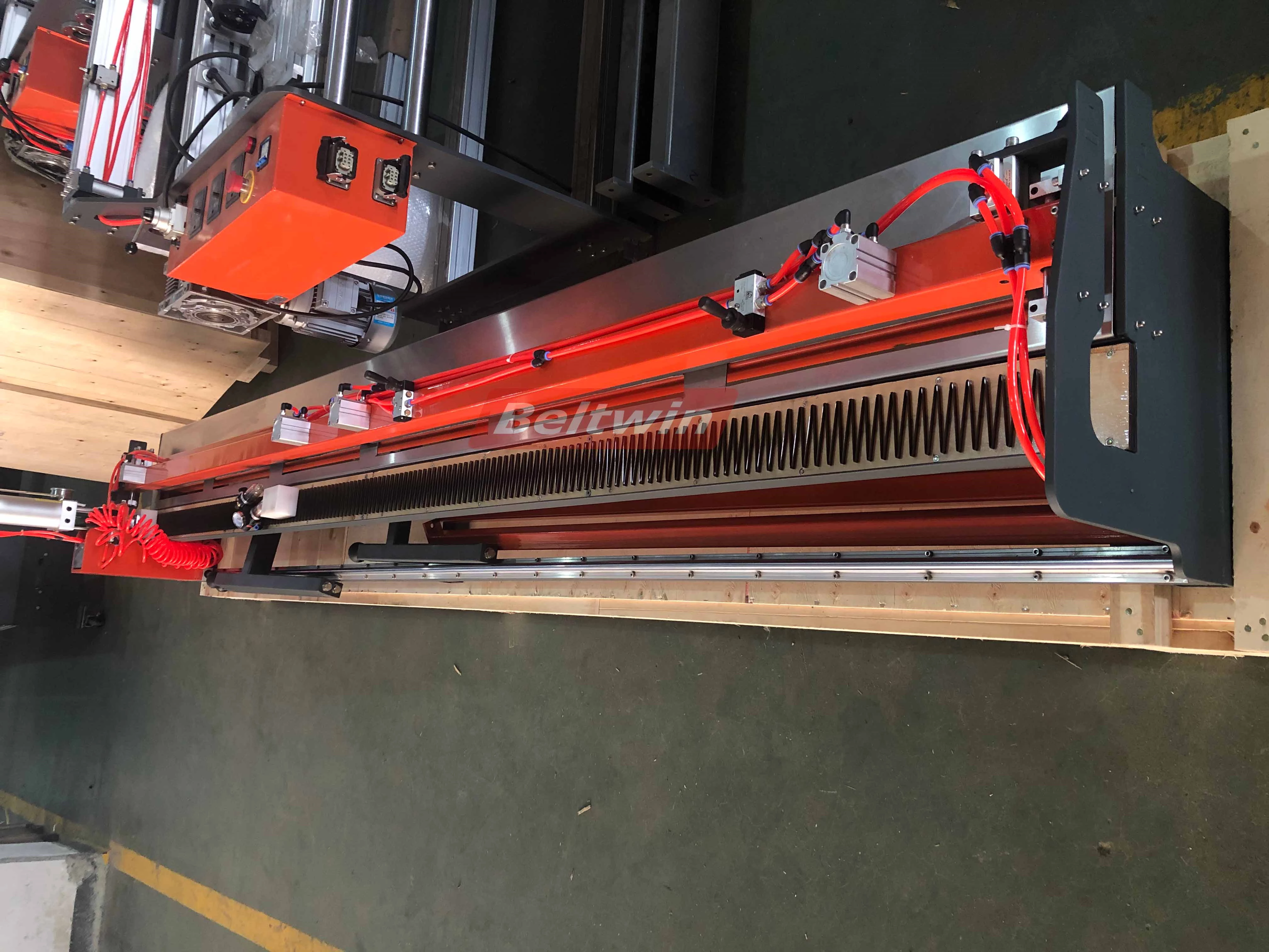 Pneumatic Portable PVC/PU Conveyor Belts Finger Punch Machine 1600 With Free U-type Cutter