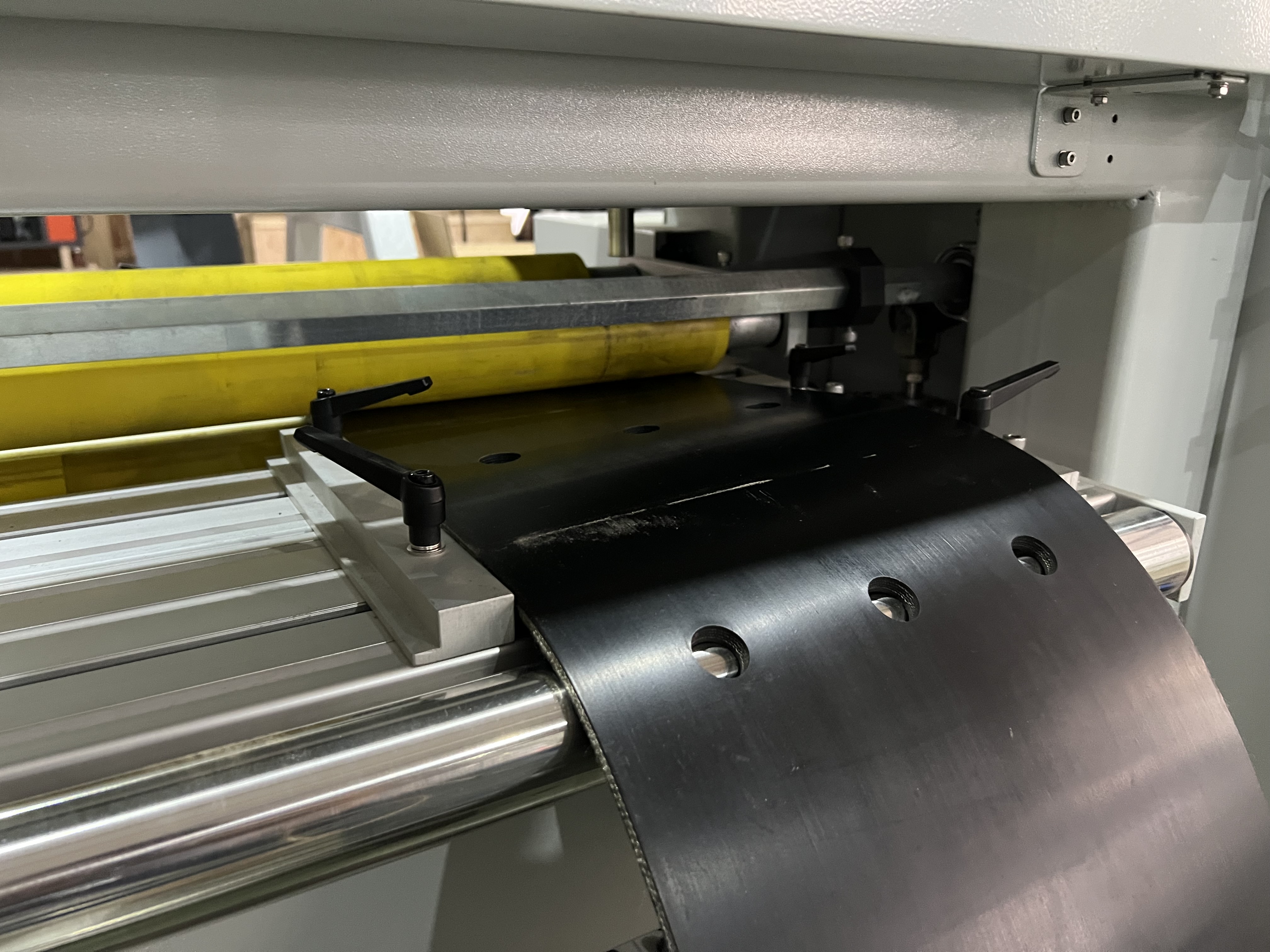 Professional belt hole puncher with drilling function for rubber belts