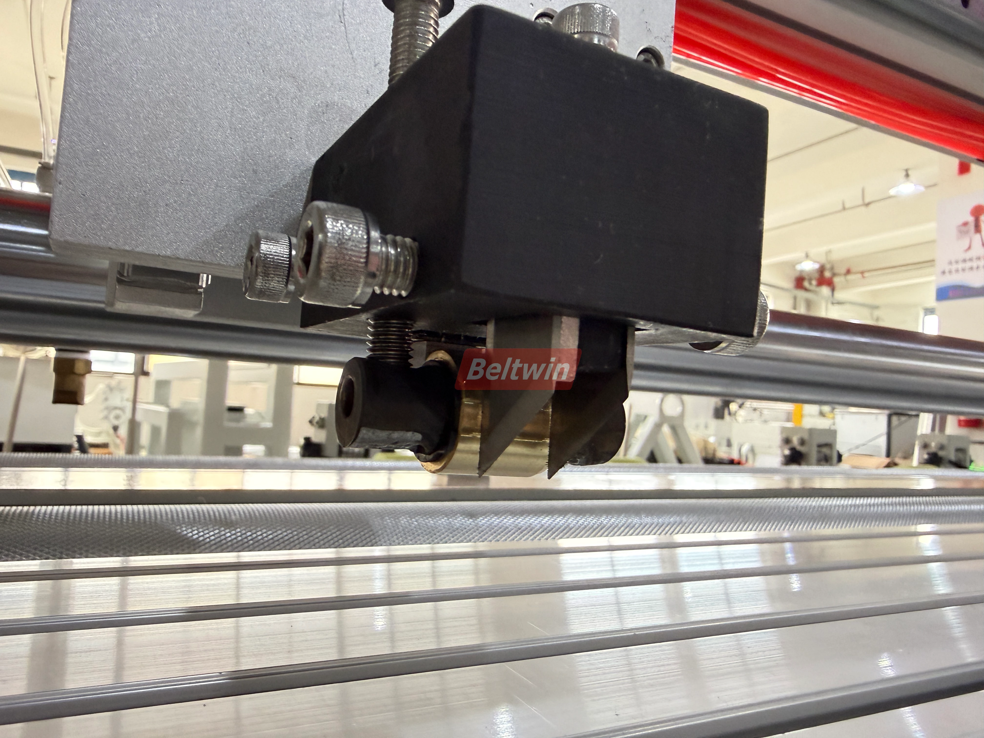 New 3rd-Gen guide welding machine for PVC/PU belt